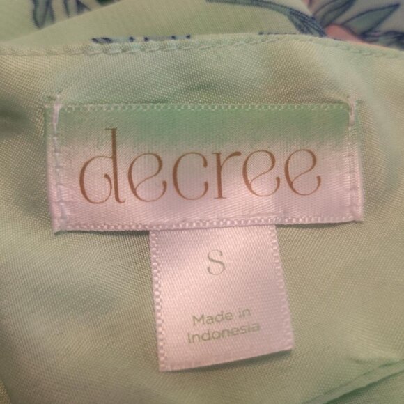 Decree Chiffon Mint Green Floral Sleeveless Top - Picture 8 of 11